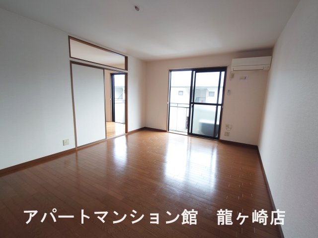 居室・リビング　室内全景