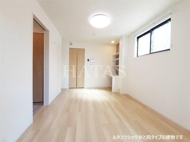 居室・リビング　同型タイプのお写真です。実際の色や仕様が相違する場合がありま