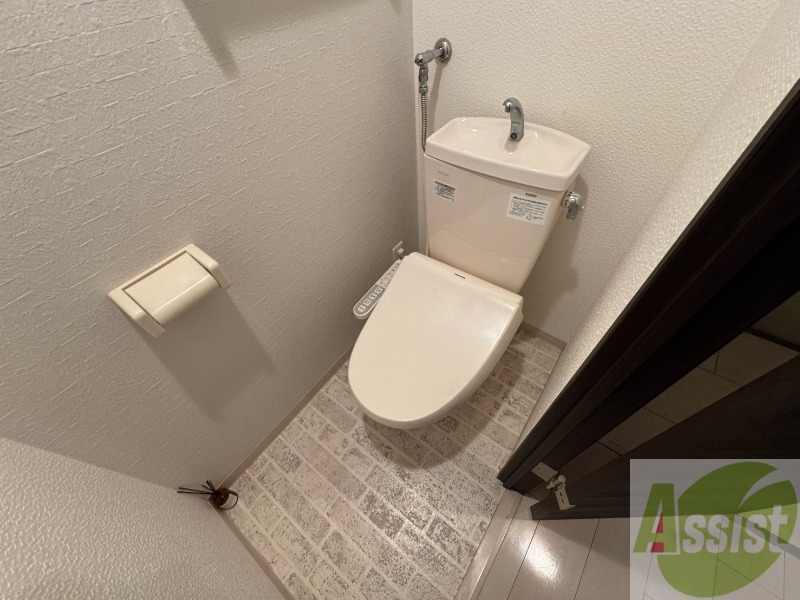トイレ　こちらはトイレです。清潔感があり、安心して使用できます。
