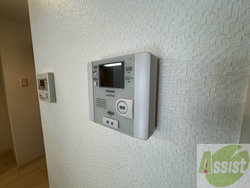 セキュリティ　モニター付きインターホンです。来客時も安心ですね。