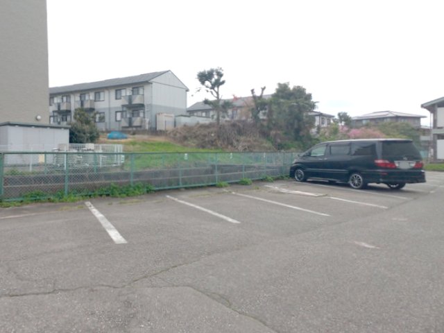 駐車場　駐車場があるので、車を買う予定の方も安心です