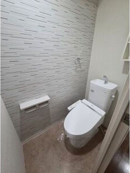 トイレ　落ち着いた色調のトイレ