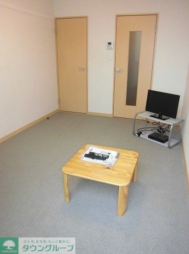 居室・リビング　玄関