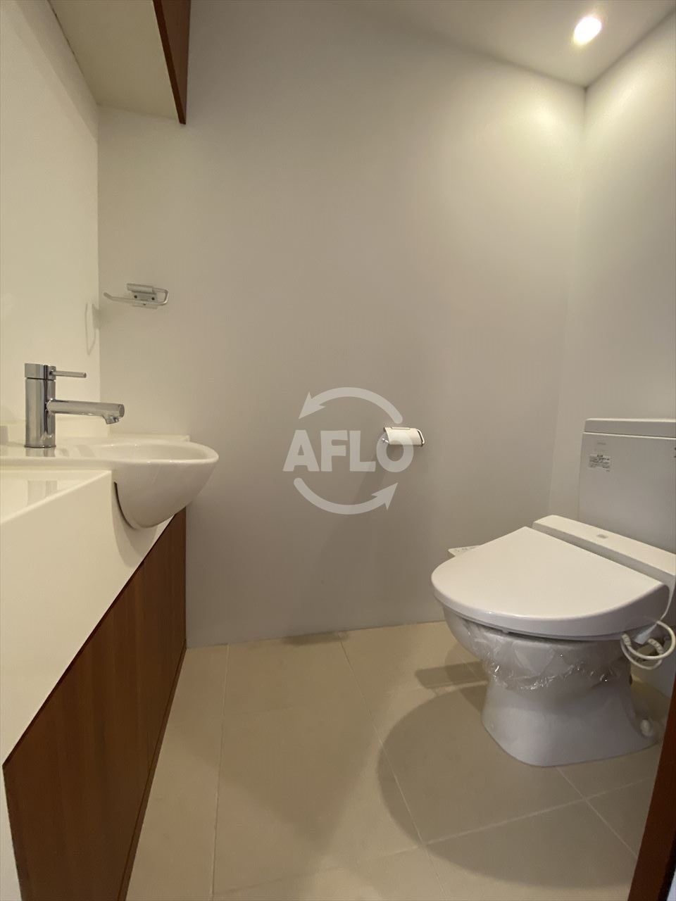 トイレ　アーバネックス淀屋橋　温水洗浄便座