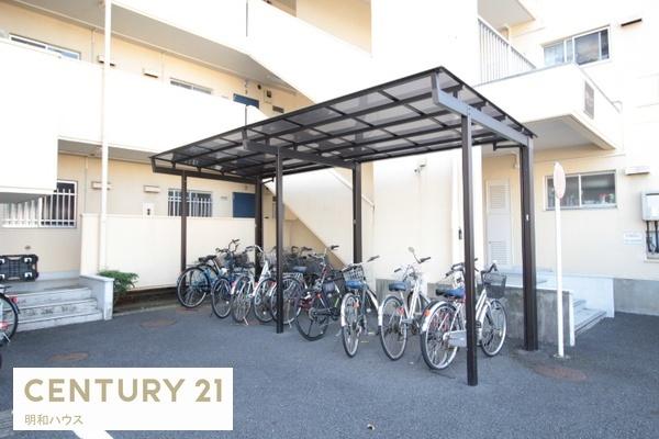 その他共有部分　敷地内に屋根付き駐輪場がございます◎
