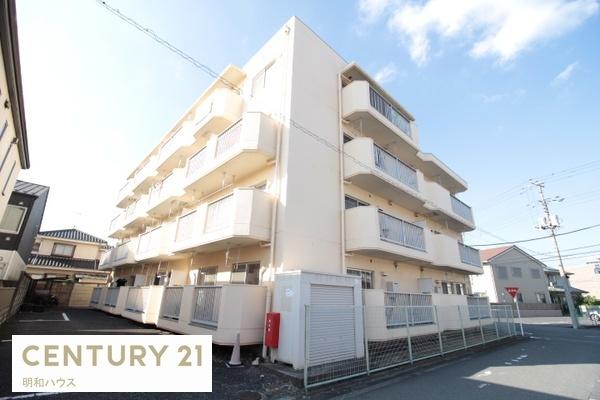 建物外観　鉄筋コンクリート造4階建の1階角部屋です