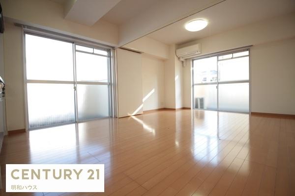 居室・リビング　LDKは二面採光につき陽当たり通風良好♪