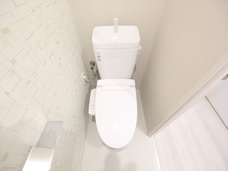 トイレ　温水洗浄暖房便座付トイレ