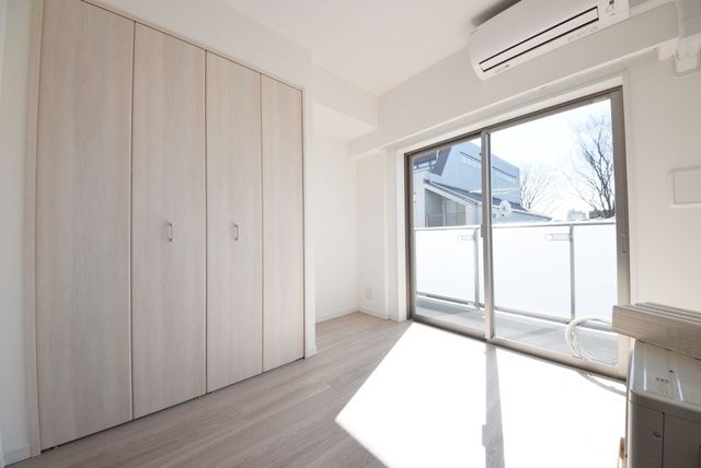 居室・リビング　明るい洋室