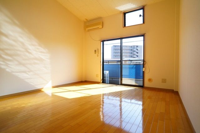 居室・リビング　他号室。参考写真