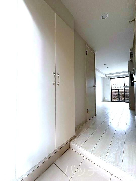 玄関　同シリーズの別のお部屋。現況を優先します。