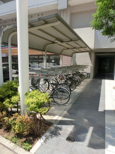 駐車場　敷地内の駐輪場です