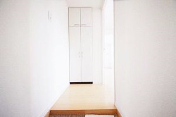 玄関　【オートロック完備♪】南東向きの明るいお部屋、おすすめ！