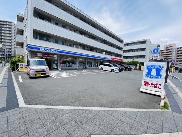 コンビニ　ローソン藤沢駅北口店（コンビニ）まで205m