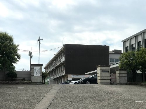 中学校　半田市立半田中学校（中学校）まで650m
