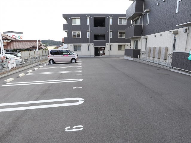 駐車場　駐車場