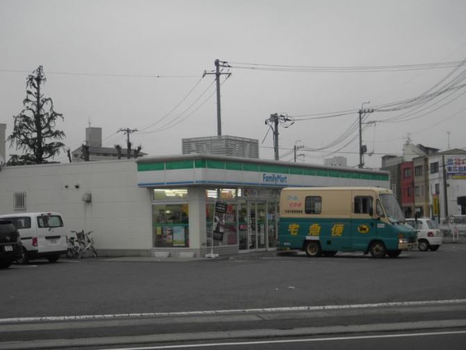 コンビニ　ファミリーマート西条東店（コンビニ）まで403m
