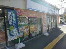 コンビニ　ファミリーマート北星学園女子高前店（コンビニ）まで132m