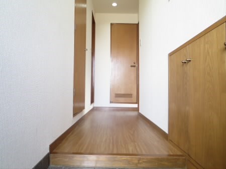 玄関　※別部屋の写真です