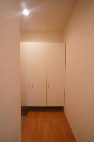 玄関　玄関には大型シューズBOXを設置♪