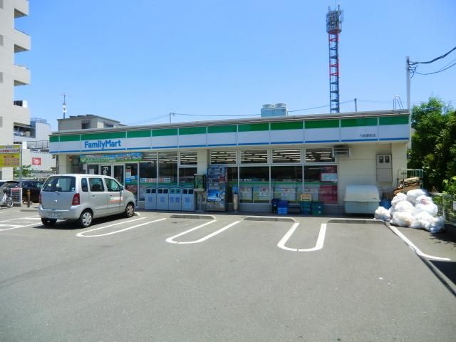コンビニ　ファミリーマート（コンビニ）まで160m