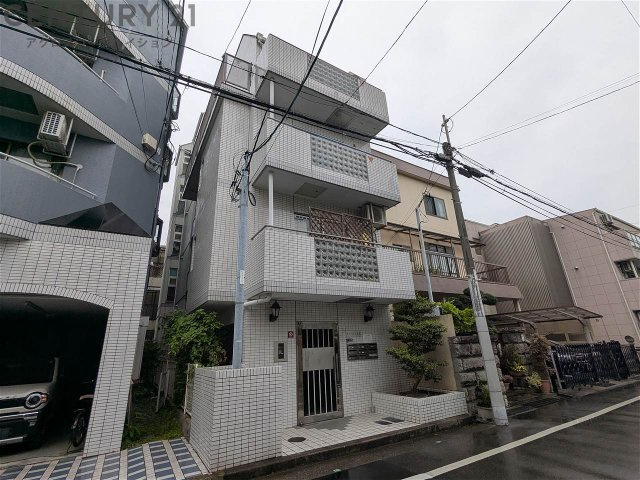 建物外観　オートロックで外部の人間が簡単に出入りできないため安心です。