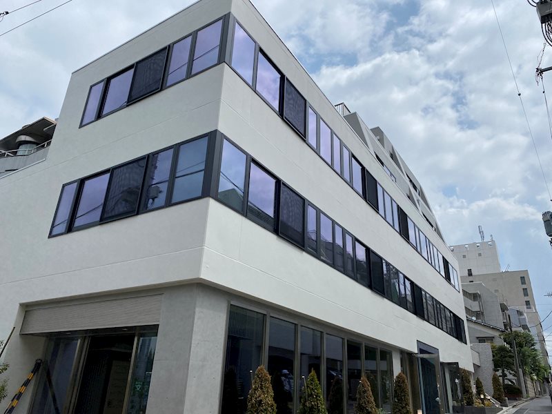 建物外観　鉄筋コンクリート造・総戸数は18戸です。2024年08月築