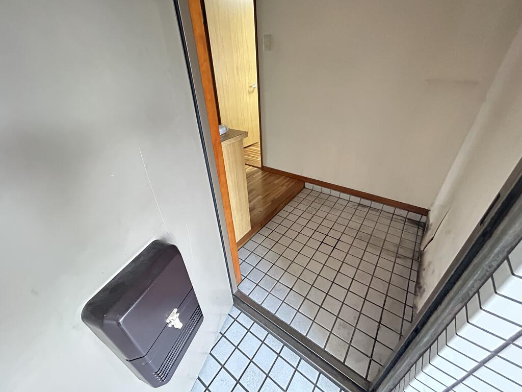 足立興産ビルの玄関写真
