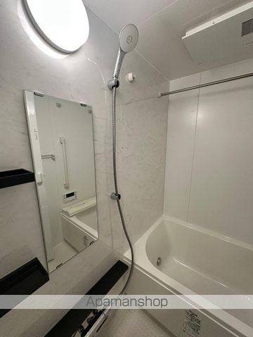 ブルーライン 伊勢佐木長者町駅 徒歩5分 15階建 築2年の風呂写真