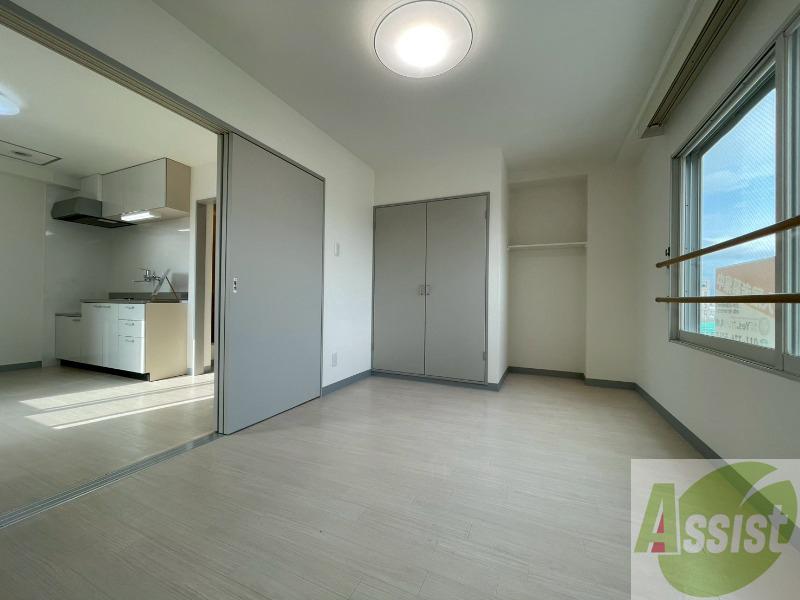 その他部屋・スペース　こちらのお部屋は光が差し込む、温かみのあるお部屋です。