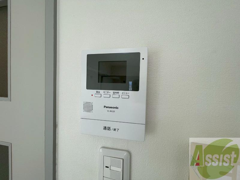 セキュリティ　ＴＶモニター付インターホンです。来客者の顔が見えるので安心！