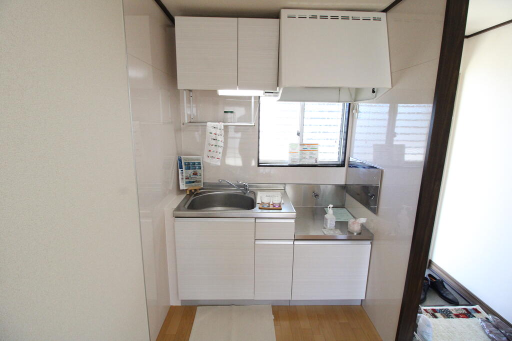 キッチン　キッチンにはあると便利な換気窓もあります！！