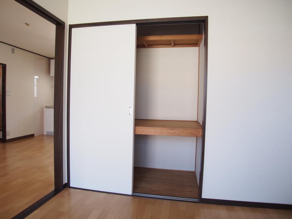 収納　洋室5.4帖間は1間サイズの収納があります！！