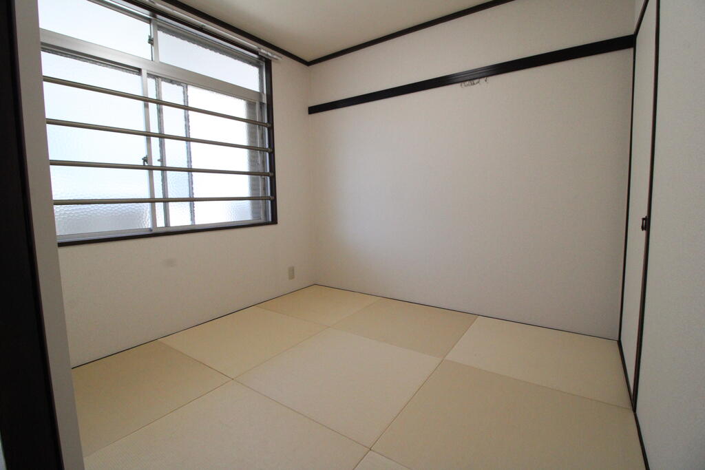 その他部屋・スペース　洋室4帖間は張替不要のモダン畳仕様！！