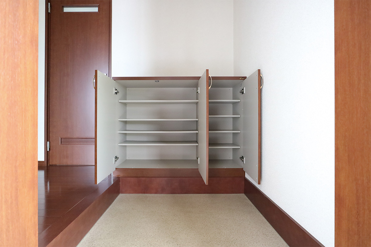 玄関　※他のお部屋のお写真です。