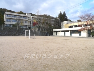 【安芸高田市向原町坂のアパートの小学校】