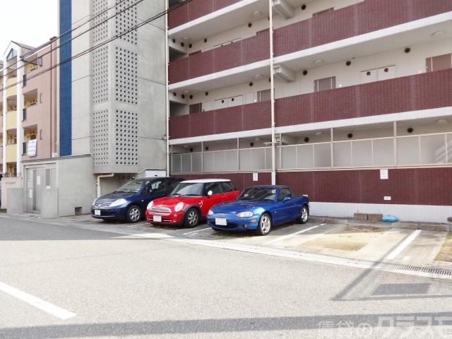 【大阪市東淀川区菅原のマンションの駐車場】