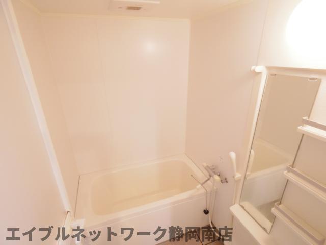 バス・シャワールーム　お風呂で日々の疲れを落としましょう