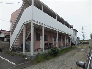 郡山市安積町日出山のアパートの建物外観