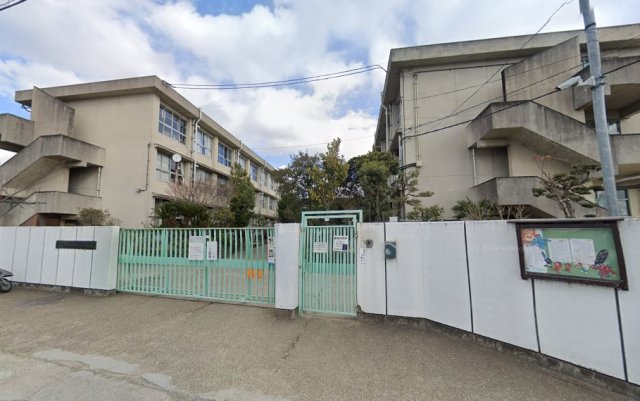 【スクエアコート津田の小学校】