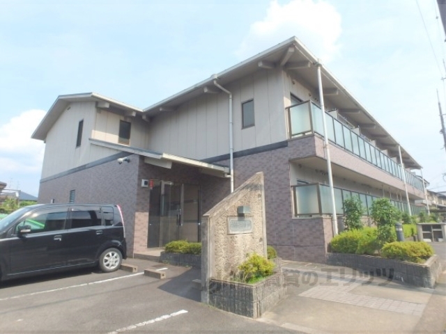 京田辺市草内法福寺のマンションの建物外観