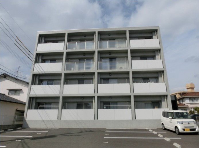 熊本市東区保田窪のマンションの建物外観