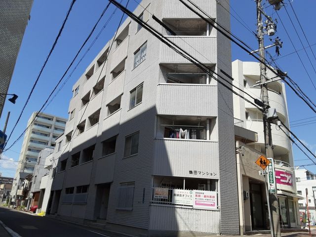 鶴田マンションの建物外観