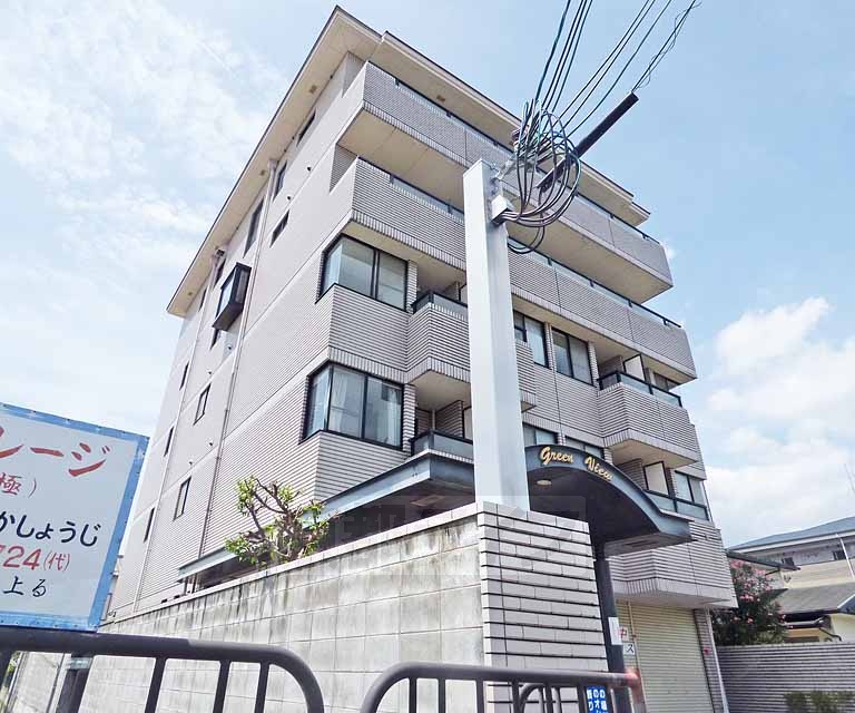 【京都市左京区岩倉北池田町のマンションのエントランス】