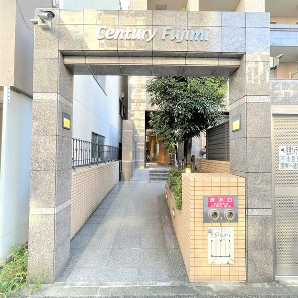 【名古屋市中区富士見町のマンションのエントランス】