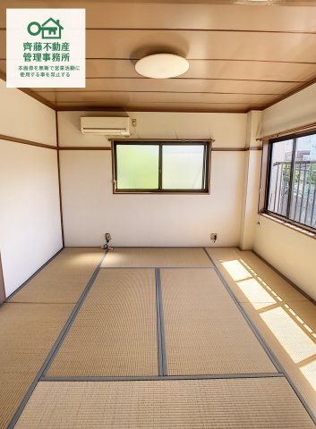 ルナシーの居間写真