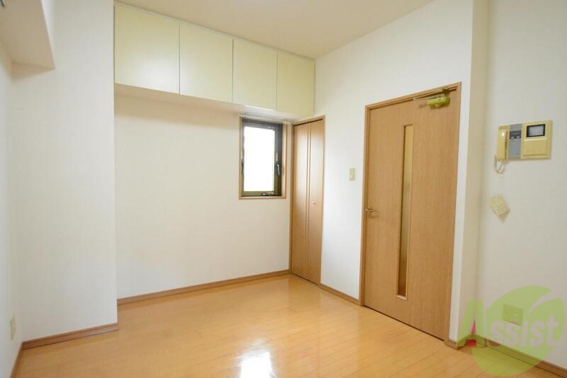 居室・リビング　フローリング貼りの室内です