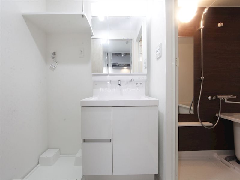 洗面設備　脱衣所　独立洗面台（シャンプードレッサー付）