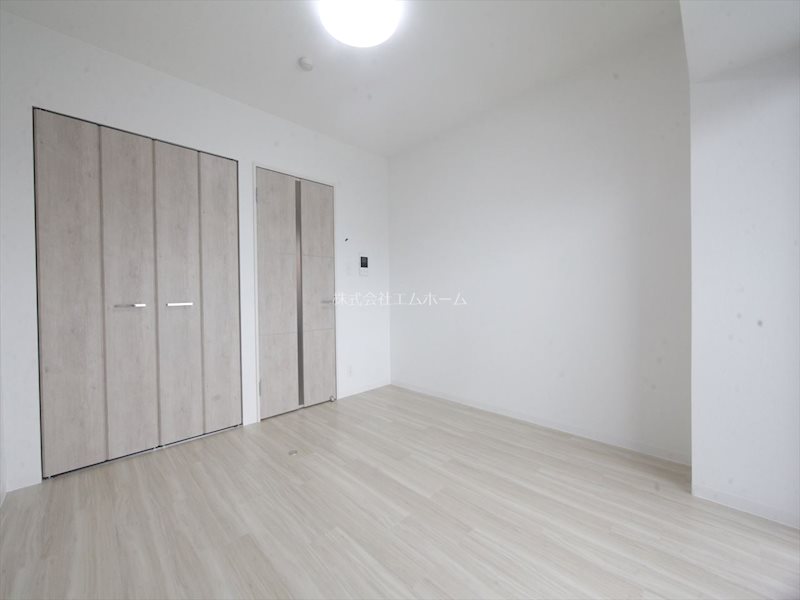 その他部屋・スペース　洋室7帖　エアコン完備　バルコニーに面しています