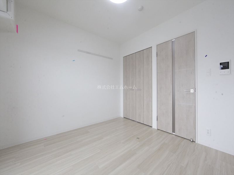 居室・リビング　洋室7帖　エアコン完備　バルコニーに面しています